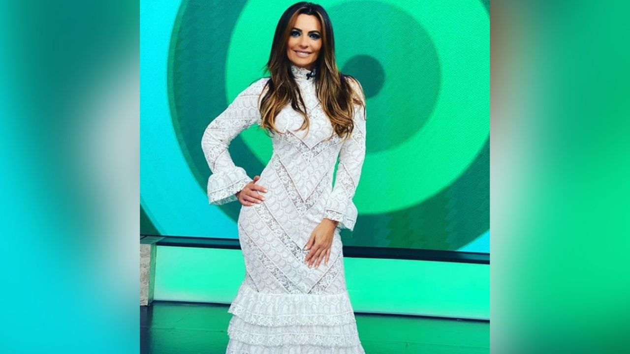 Cecilia Galliano deleita pupilas desde Televisa en exquisito ‘outfit’ de ‘Leona’