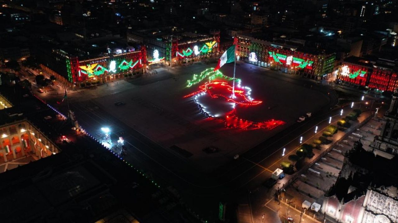 VIDEO: Encienden luces y así luce el Zócalo de la Ciudad de México