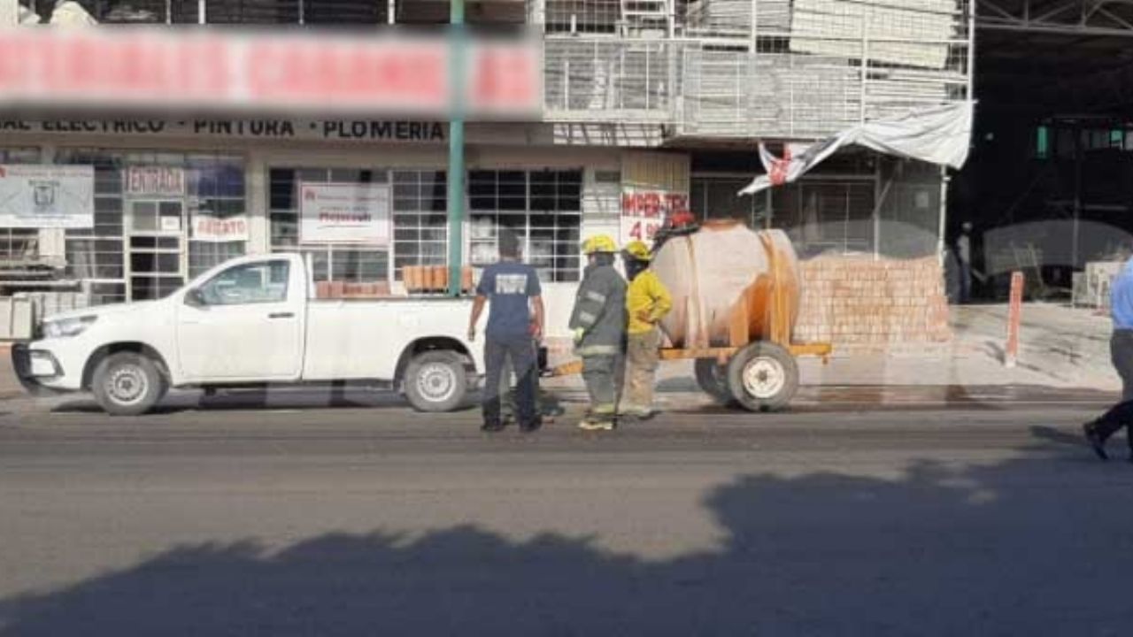 Cajeme: Derrame de combustible de una cisterna alerta a Bomberos en la Municipio Libre