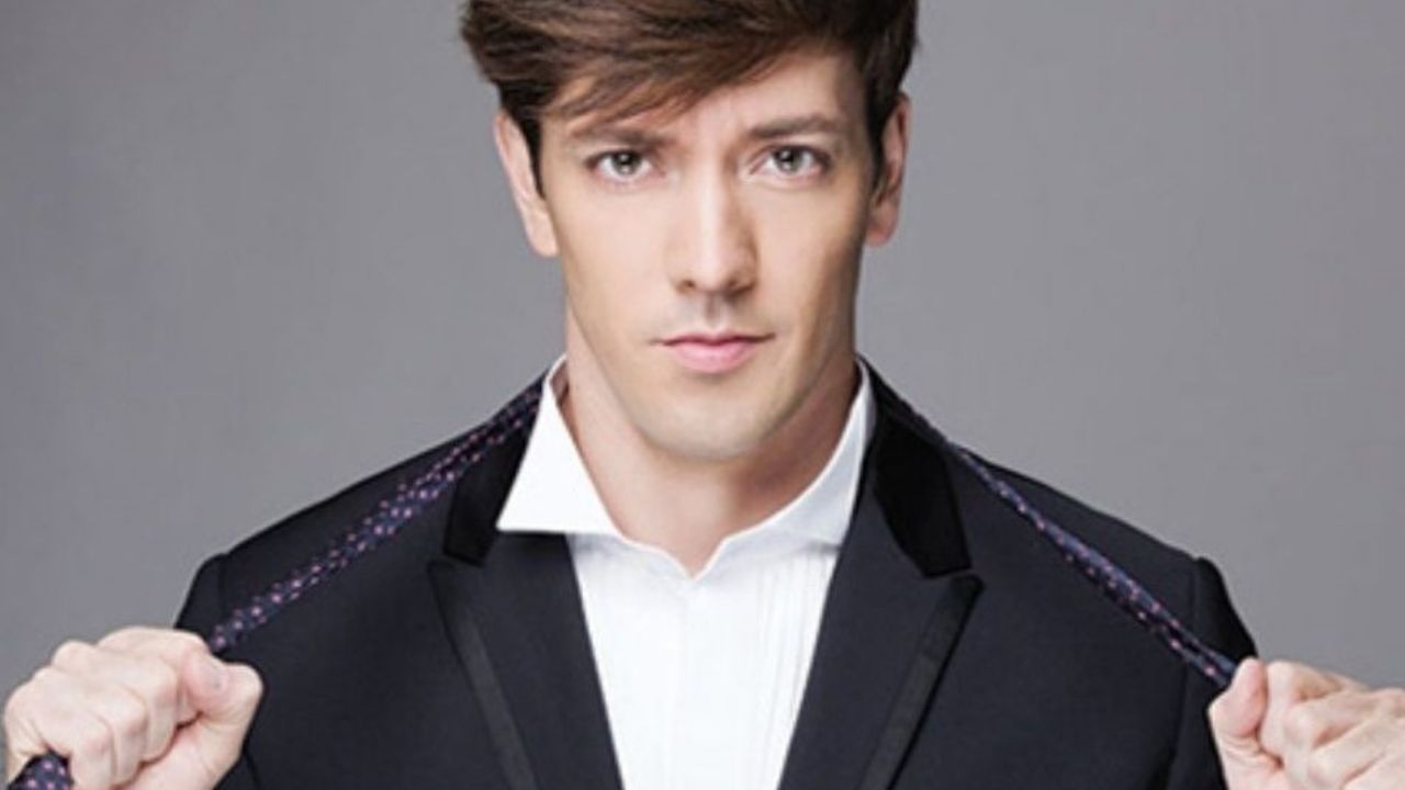 ¡Escándalo! Roger González de ‘VLA’ confiesa cuál es su posición ‘de ejercicio’ favorita