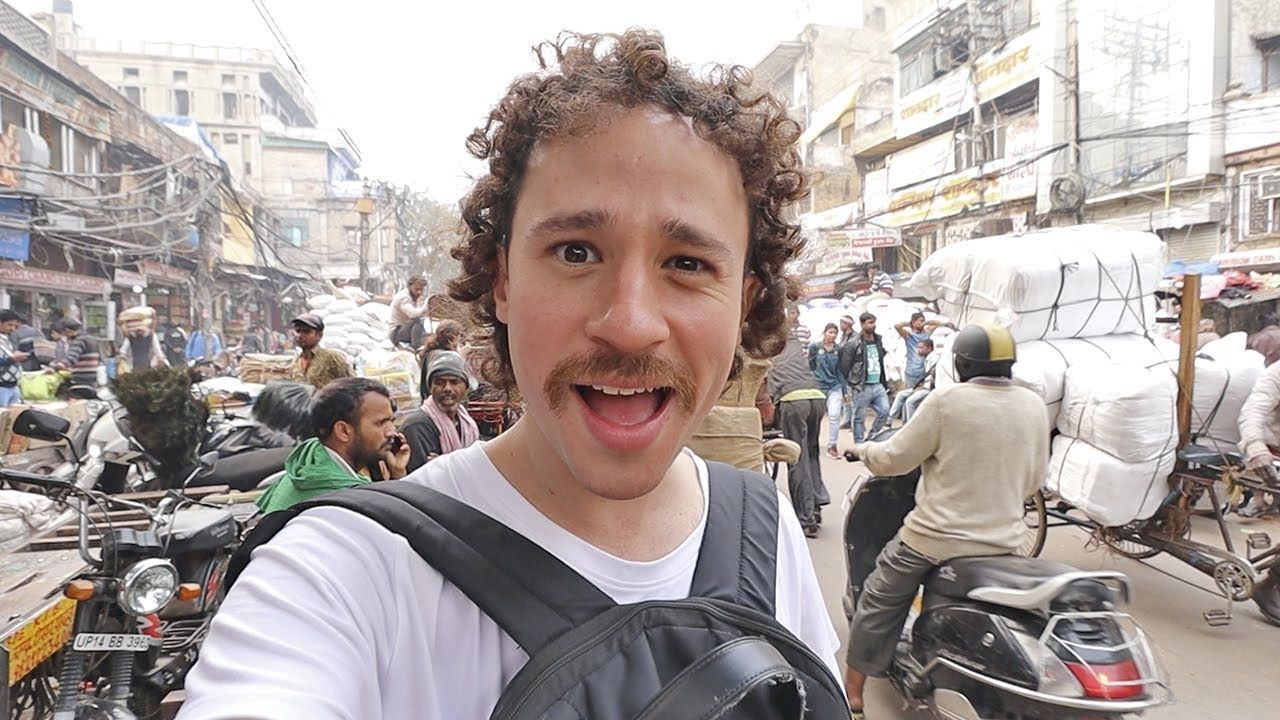 Desde los cielos: Luisito comunica comparte divertidas imágenes en pijama junto a su novia