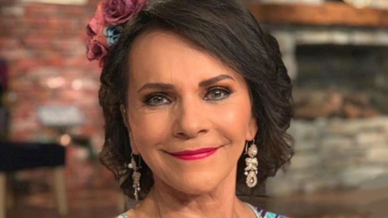 Pati Chapoy saca su lado más patriótico y viste atuendo típico mexicano