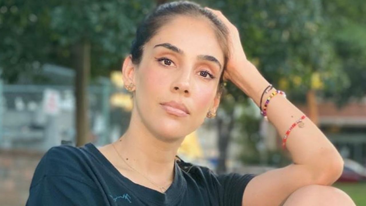 Sandra Echeverría sorprende al lucir increíbles piernas en vestido blanco
