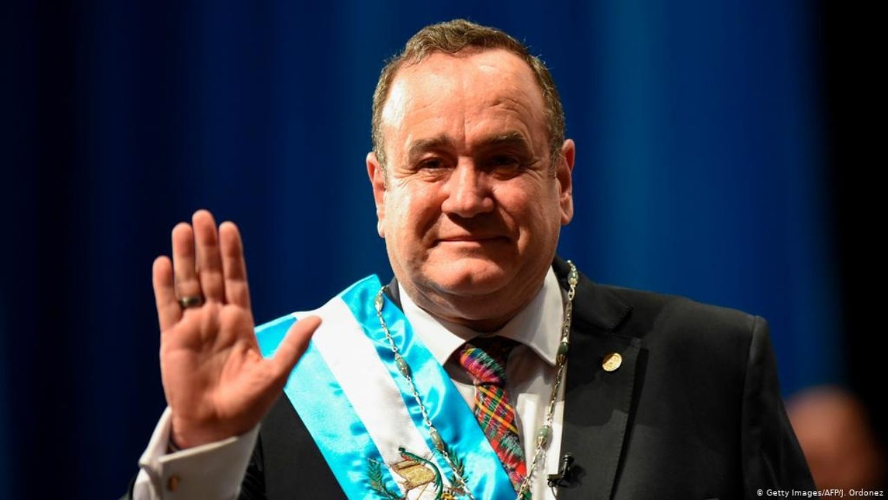 Guatemala: El presidente Alejandro Giammattei da positivo a la prueba de Covid-19