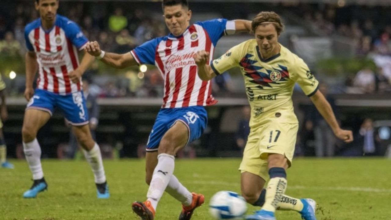 El América y las Chivas se miden por un atípico clásico nacional