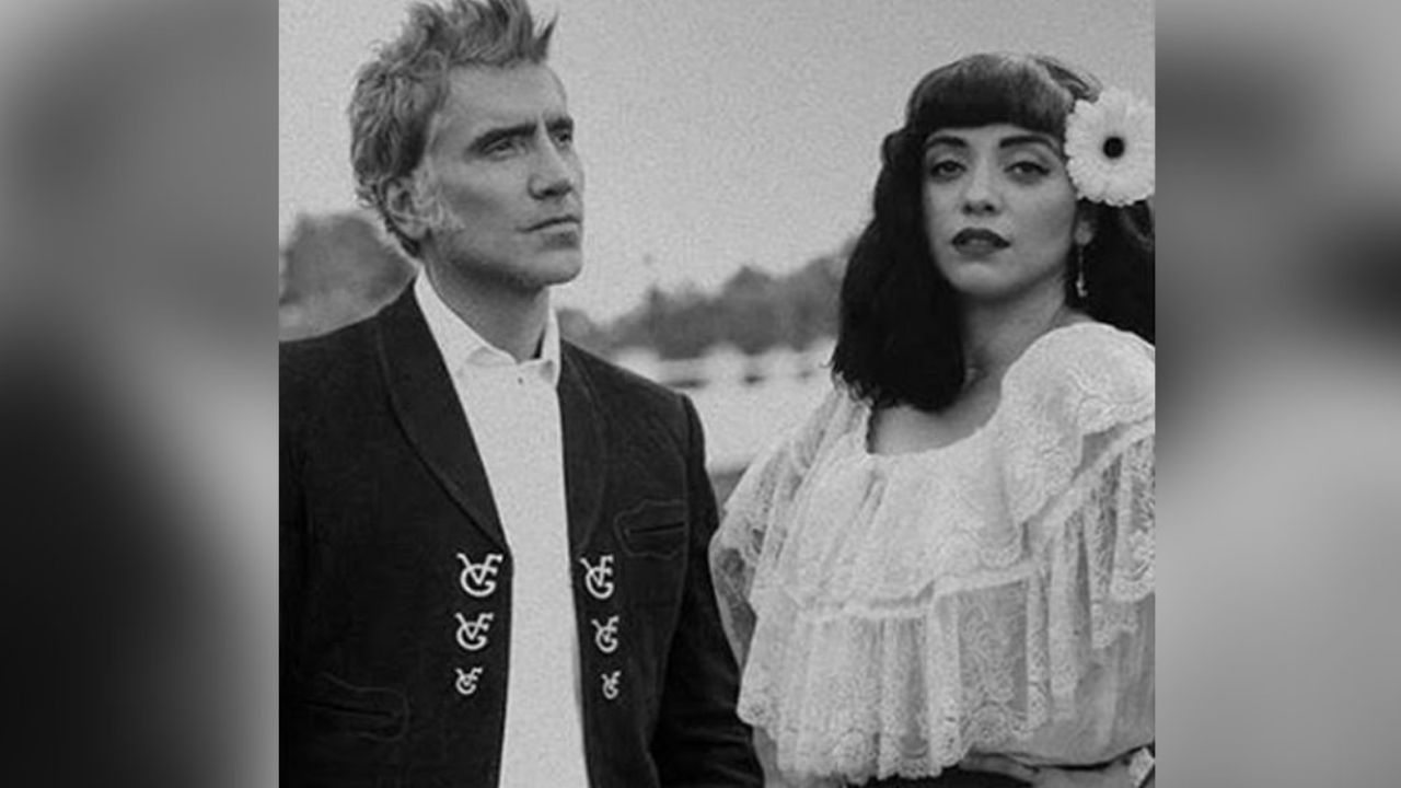 Se comen vivos a ‘El Potrillo’ y Mon Laferte por ‘Que se sepa nuestro amor’