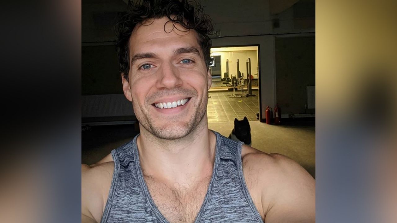 Henry Cavill causa furor en redes al posar de esta enloquecedora manera: “Oh Dios”