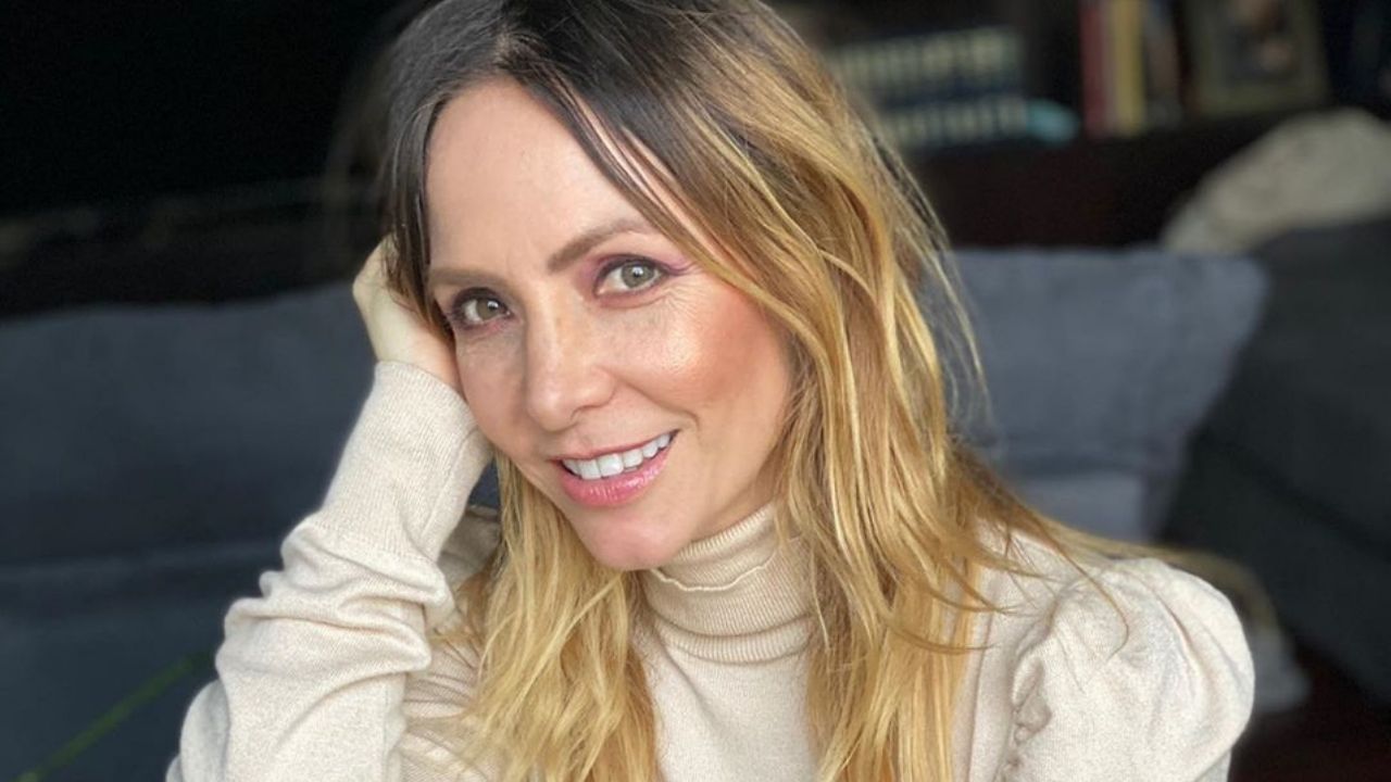 Érika Zaba causa sensación al lucir fotografías completamente de rojo: “Hermosa”