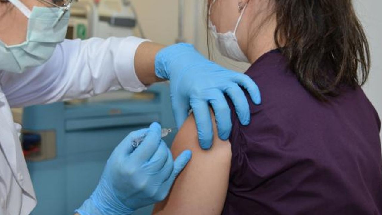 Segunda voluntaria padece posible efecto tras probar vacuna de AstraZeneca contra el Covid-19