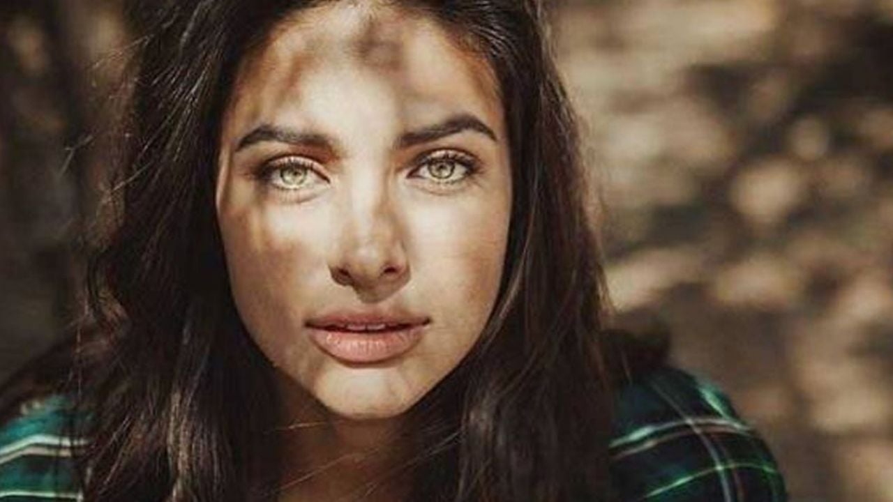 Renta Notni desta toda su belleza en Instagram con fotografía frente al espejo