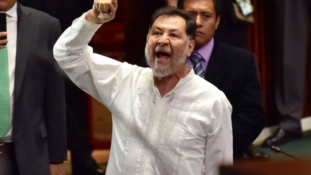 (VIDEO) Fernández Noroña: El diputado recibe ‘tomatazos’ y ‘huevazos’ en Hidalgo