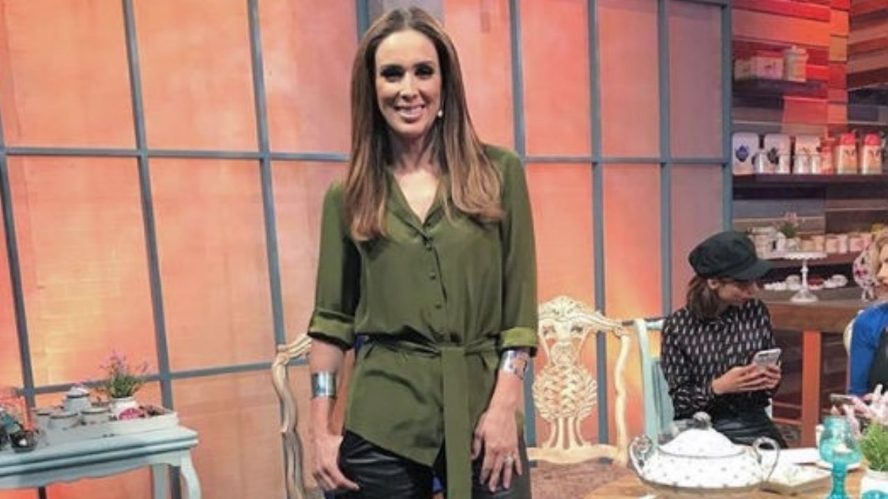 Conductora de Televisa exhibe que tuvo una cita a ciegas con misterioso hombre y al verlo pasó esto