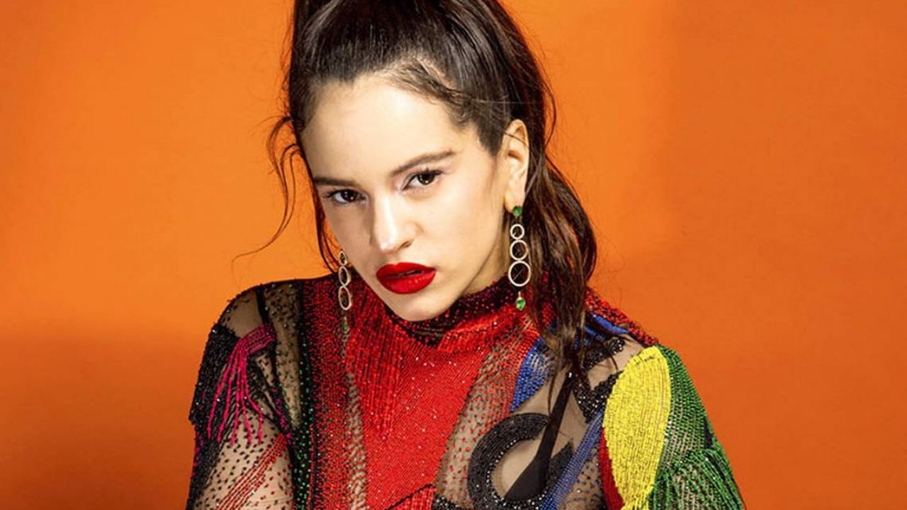 “Mejor de rojo”: Rosalía posa totalmente de amarillo en su más reciente publicación