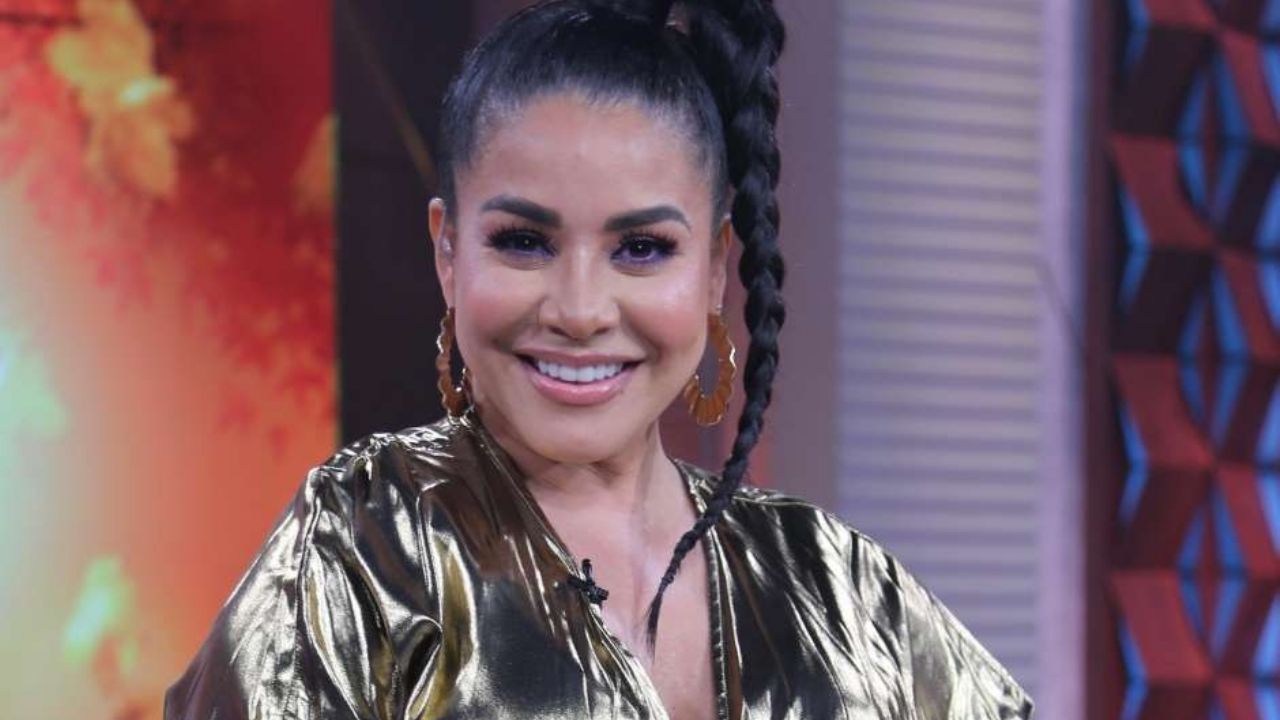 Carolina Sandoval es devorada en redes al ser comparada con un hipopótamo mientras come