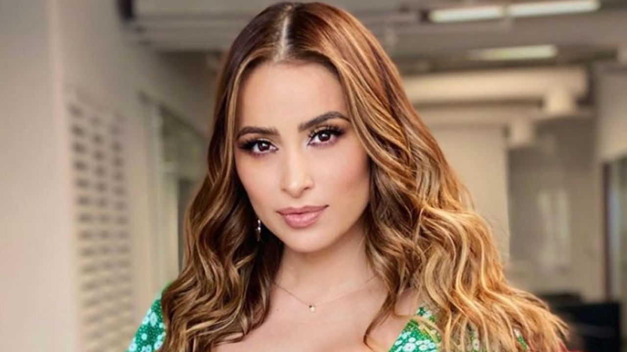 Instagram: Cynthia Rodríguez le dice adiós al verano con colorido vestido floral