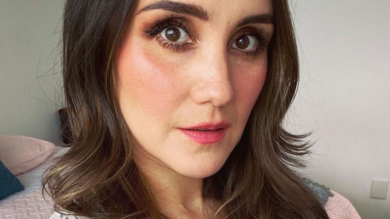 Dulce María celebra sus más de 7 millones de seguidores y muestra su pancita de embarazo