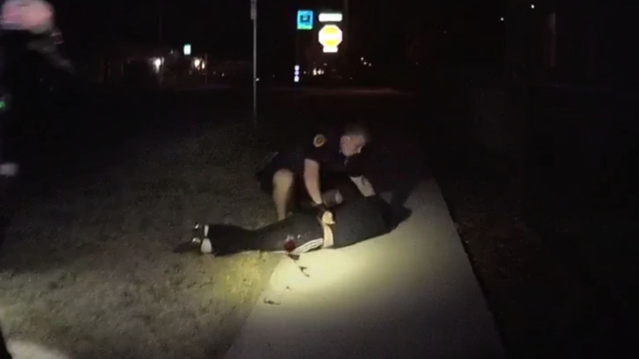 (VIDEO) ¿Abuso policial? Agente dispara 11 veces contra joven con autismo