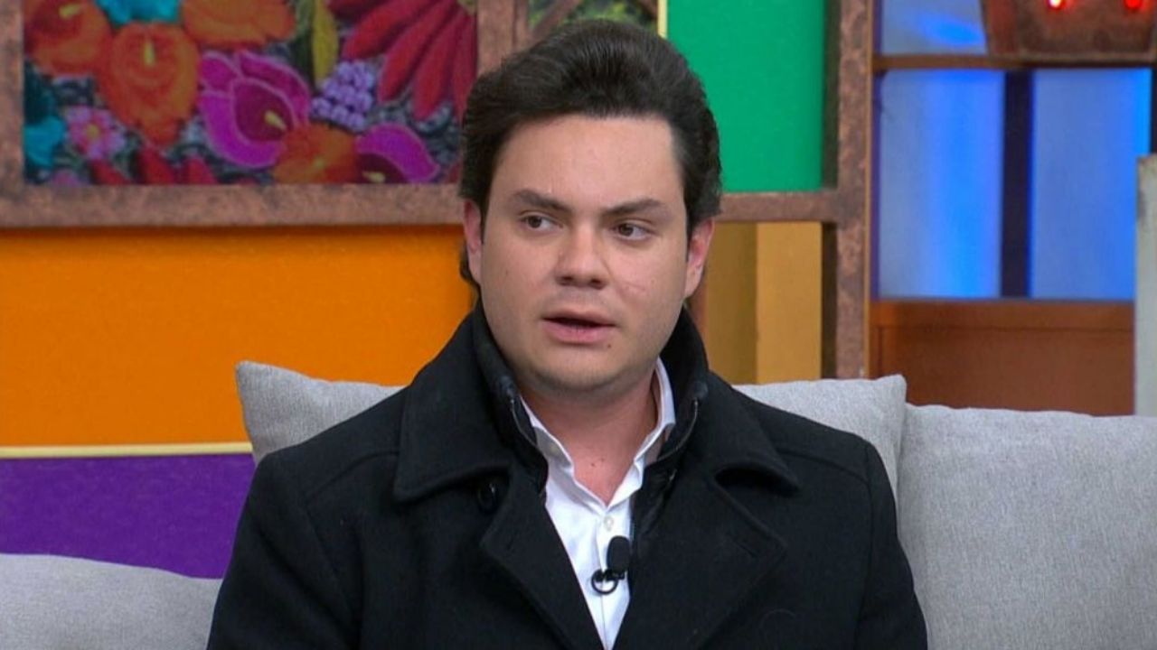 Expareja de Manuel José acusa a su mánager de alejarlo de su supuesto hijo