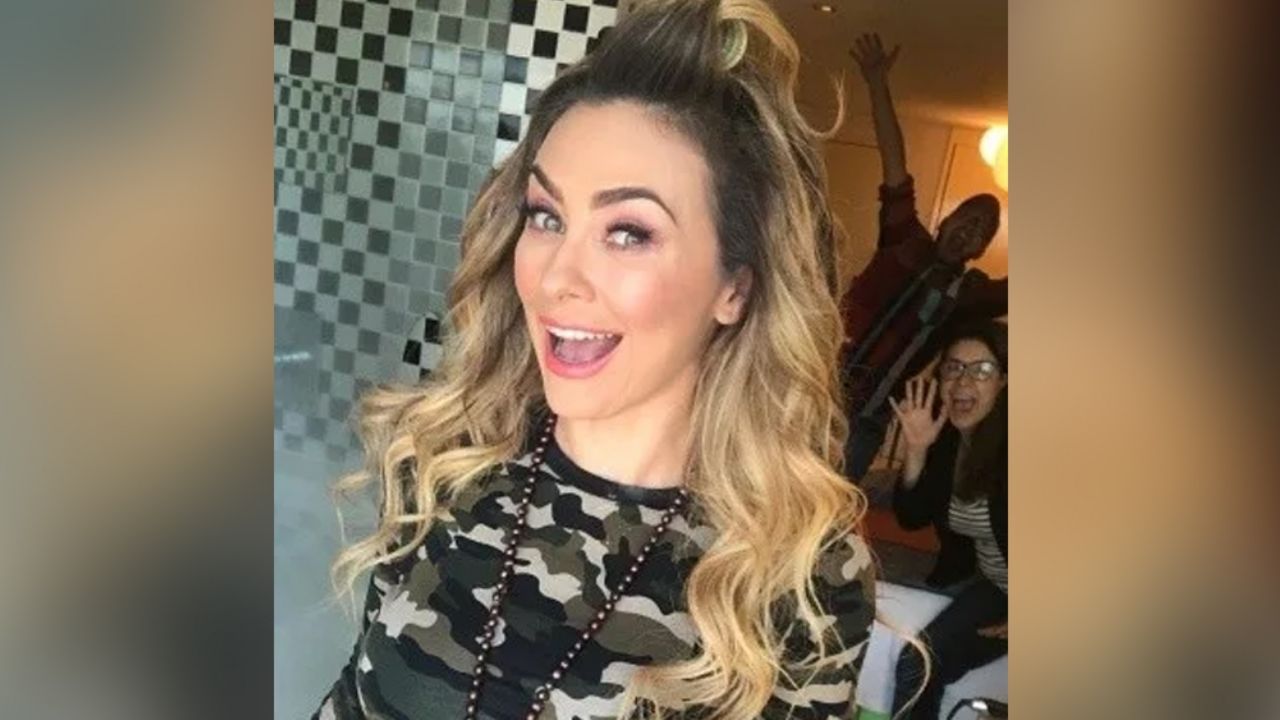 Aracely Arámbula deleita la pupila de fans con revelador vestido negro
