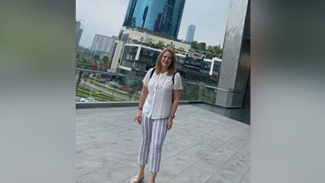 Érika Buenfil impacta Instagram al bailar en extravagante traje al estilo de Lady Gaga