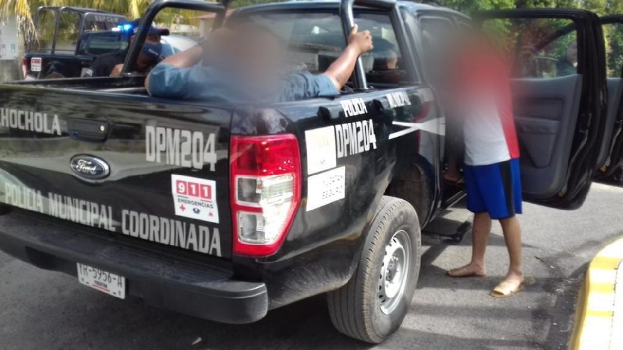 Detienen a policías de Yucatán en estado de ebriedad a bordo de una patrulla