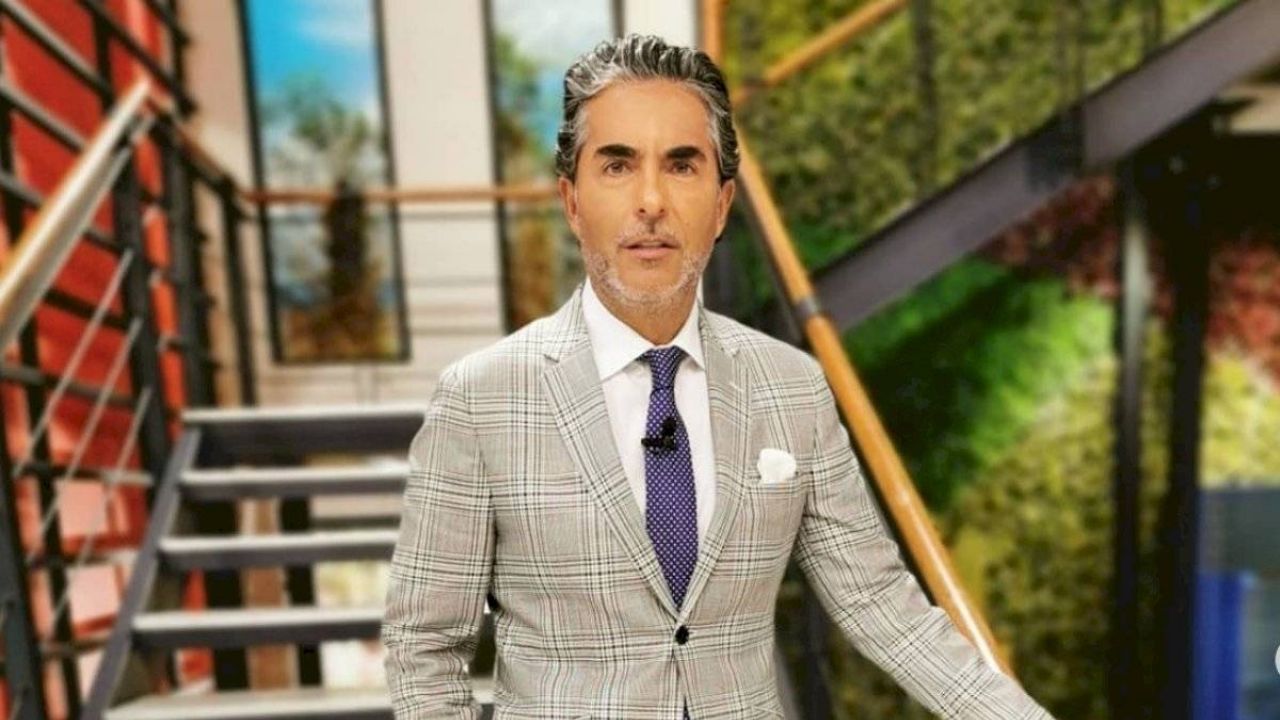Raúl ‘El Negro’ Araiza aparece en nuevo programa de Televisa y es exhibido por el conductor