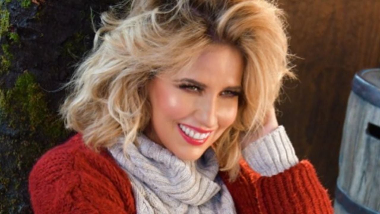 Raquel Bigorra enamora a sus fanáticos con espectacular vestido de can-can