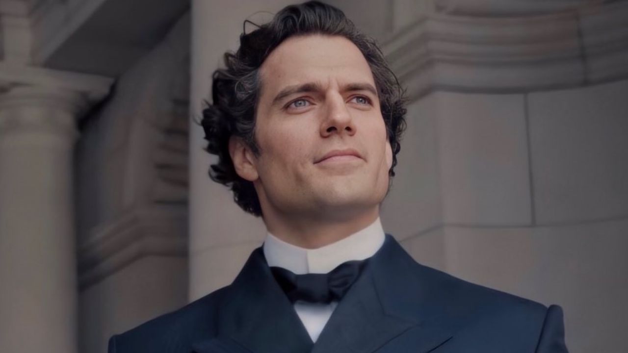 Henry Cavill enamora a todos sus fans como ‘Sherlock Holmes’ en su nueva película