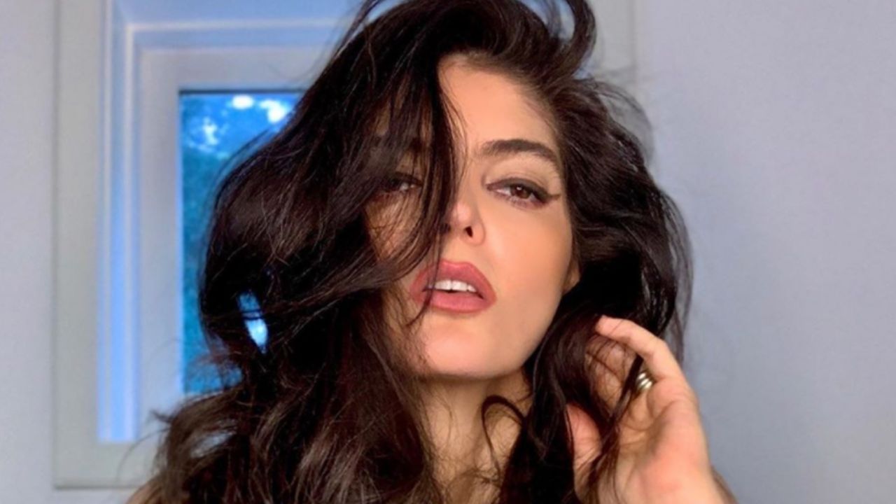 Instagram: Ana Bárbara desata revuelo entre sus fans al modelar medias de red