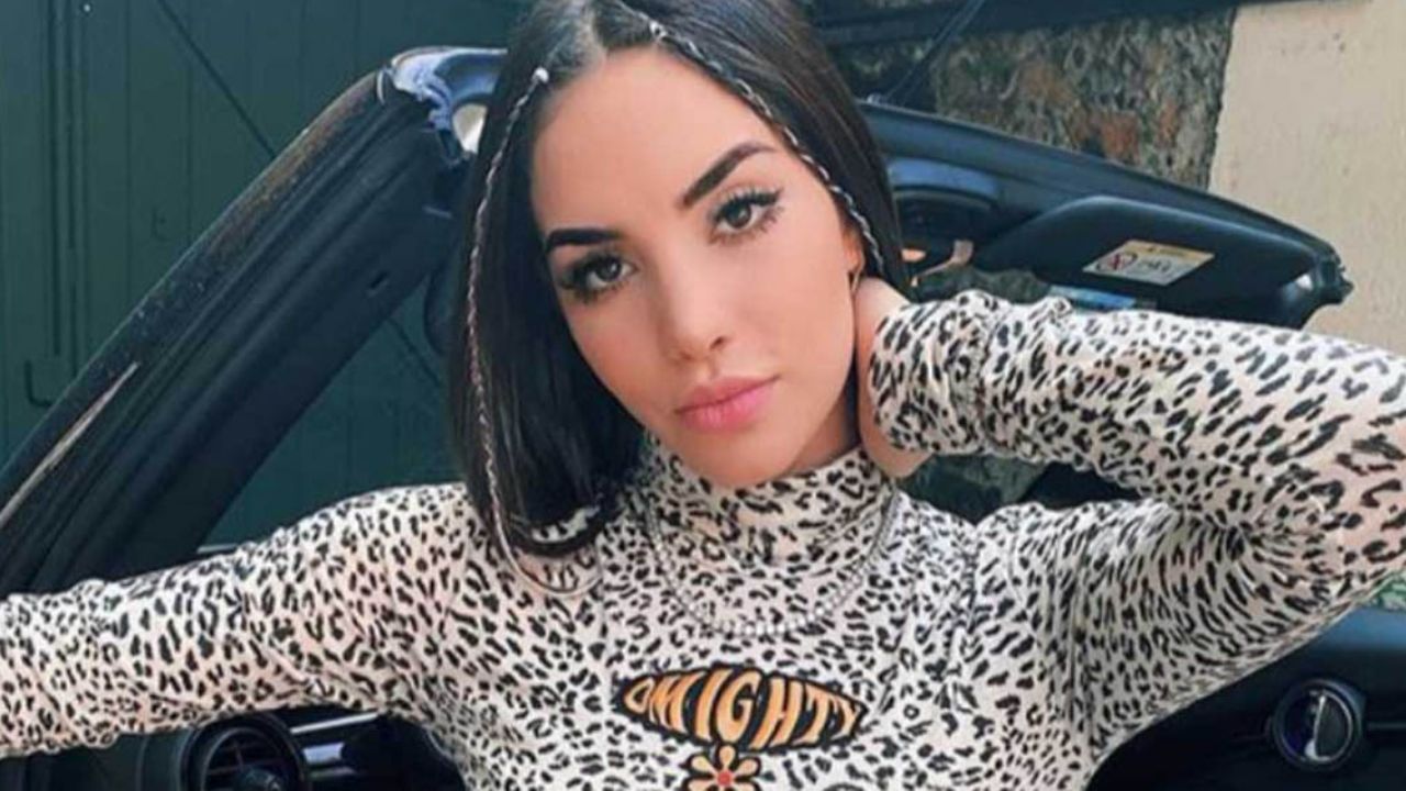 “Como la Reina del Sur”: Kimberly Loaiza causa furor al posar en traje de cuero negro