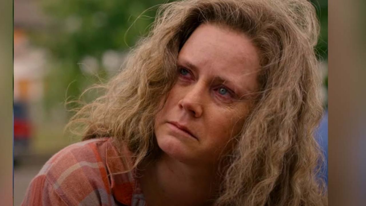 Amy Adams responde molesta a la críticas de su nueva película: “Su peor actuación”