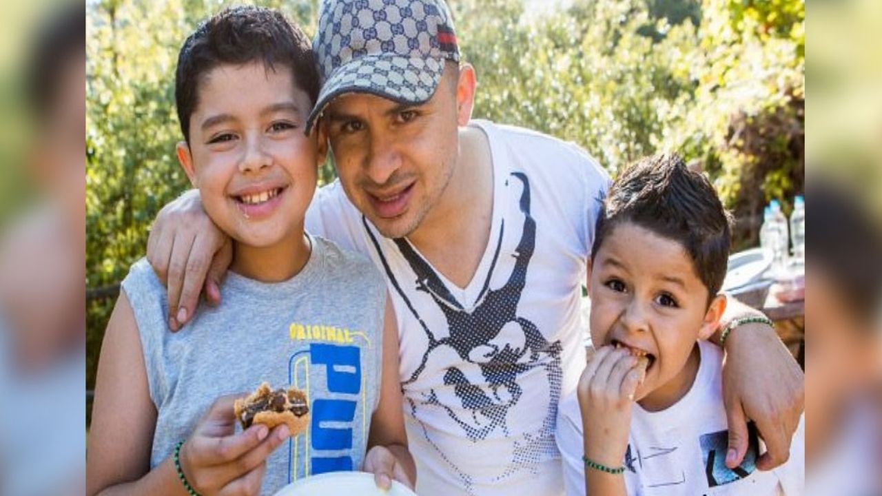 ¿Ya está viejo? Estos son los dos hijos mayores de Larry Hernández, Sebastián y el Jr.