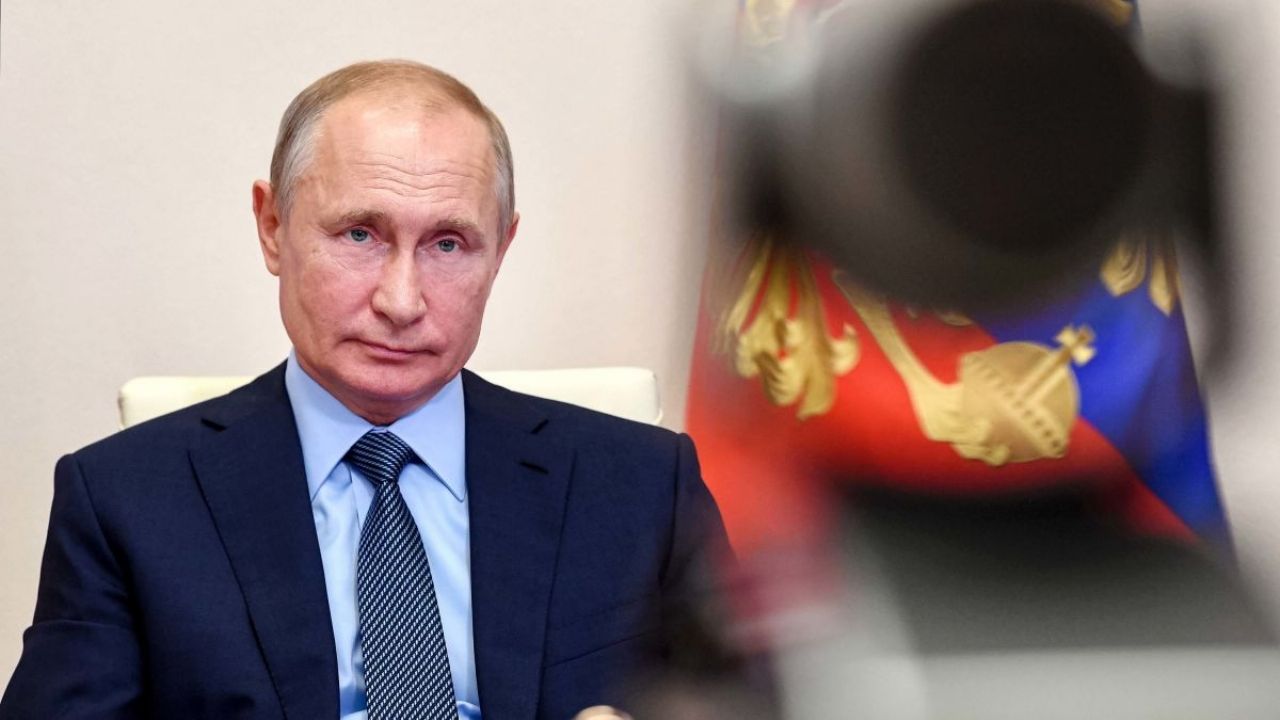 Vladimir Putin ordena iniciar con vacunación contra Covid-19 en Rusia