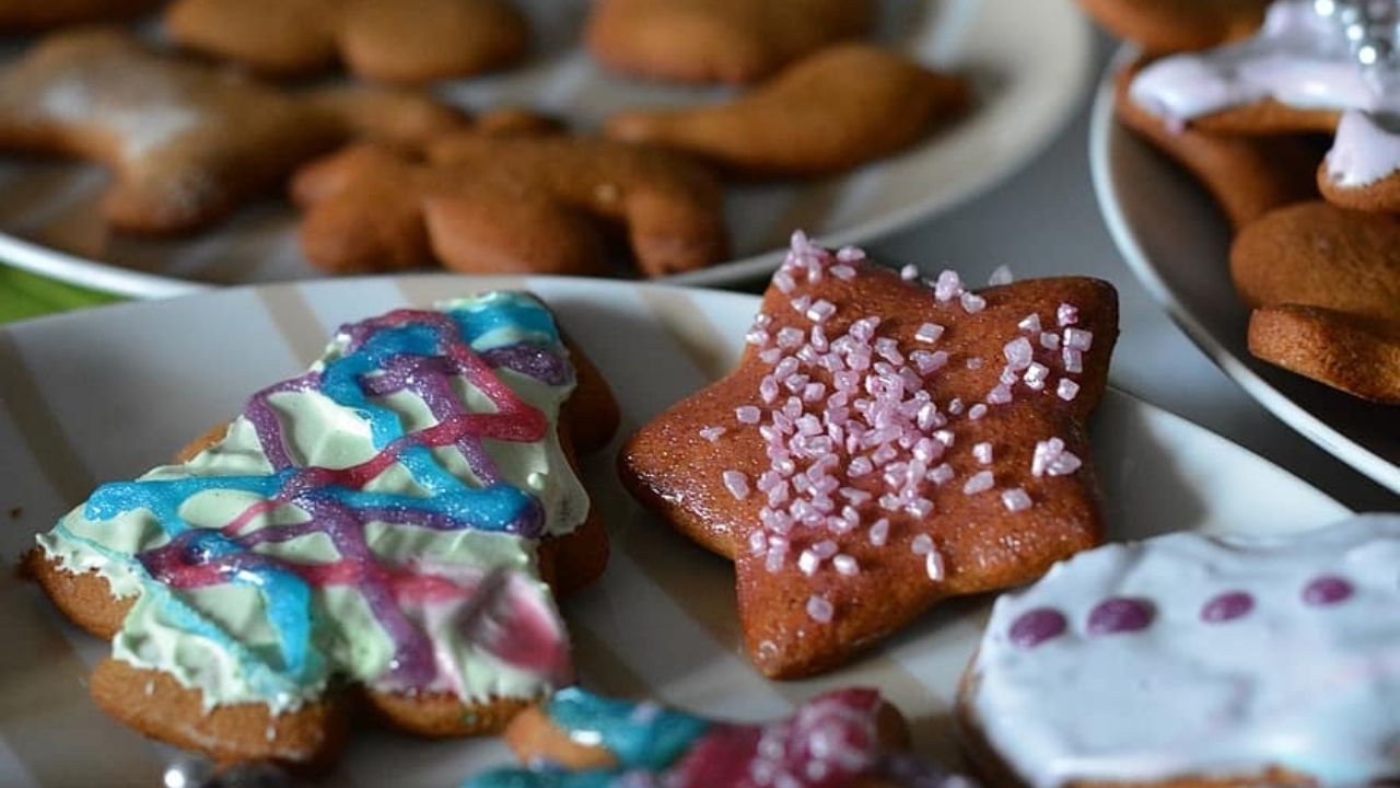 Cómo hacer galletas de mantequilla descoradas como arbolitos de Navidad