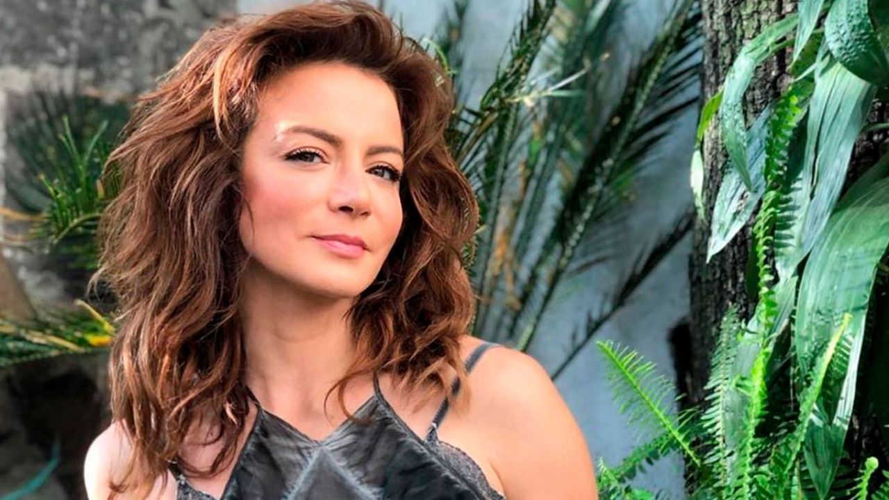 Silvia Navarro regresa a Televisa tras años desaparecida