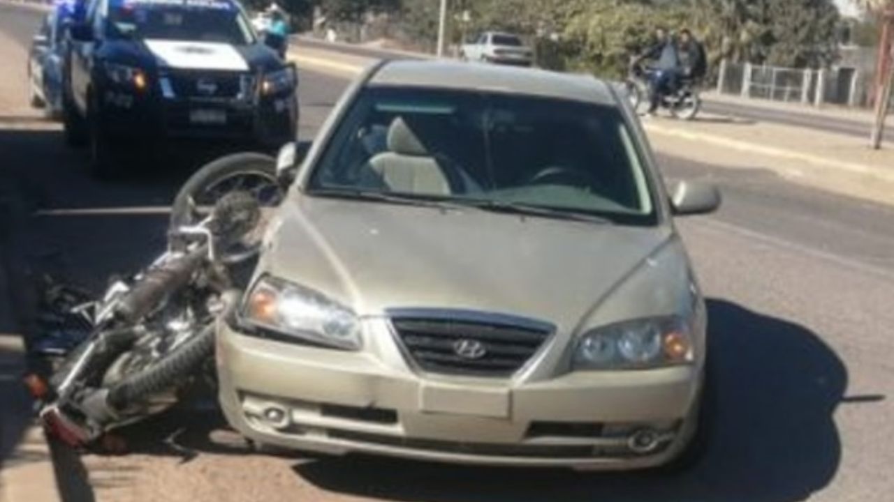 Muere motociclista al ser embestido por auto en la carretera Empalme-Obregón