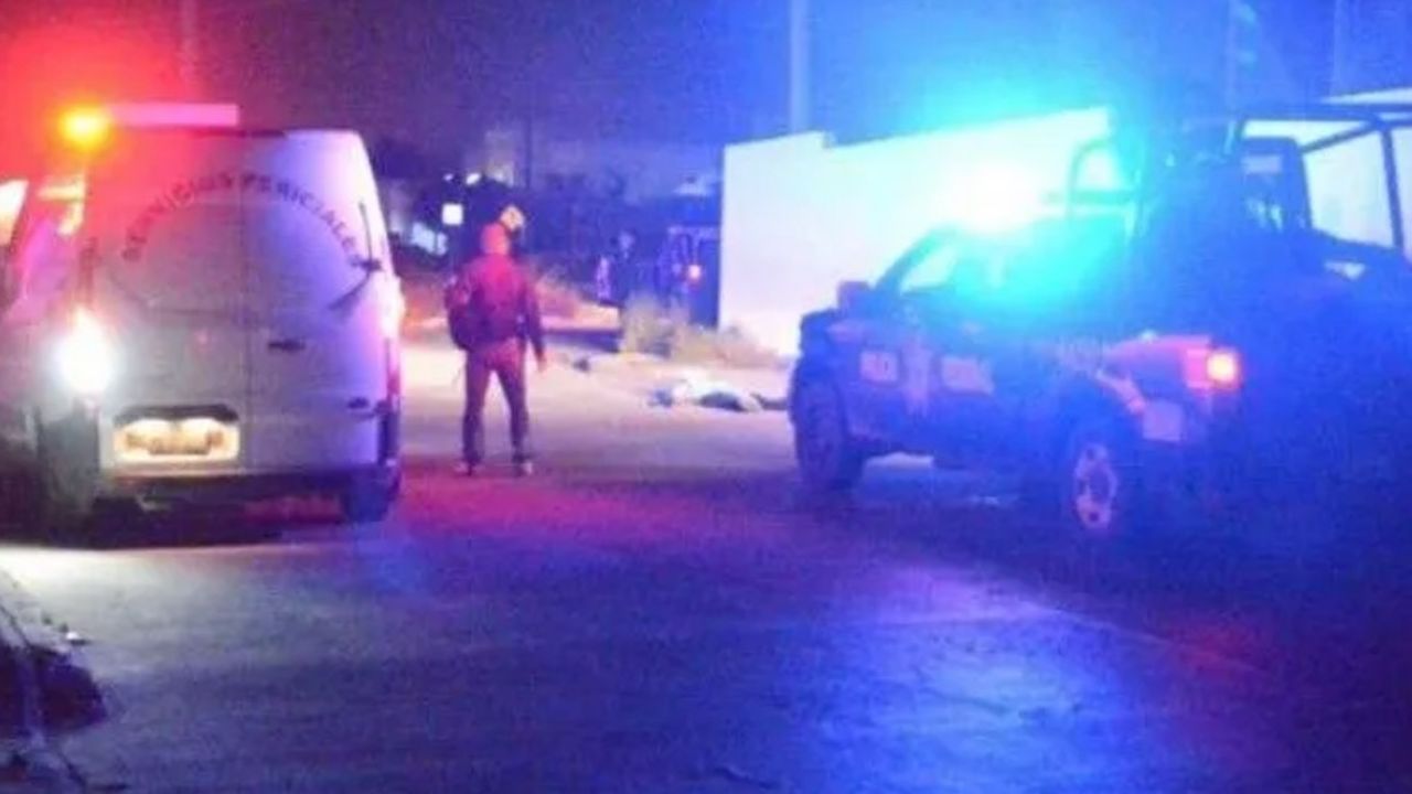 Autoridades llegan al sitio del crimen