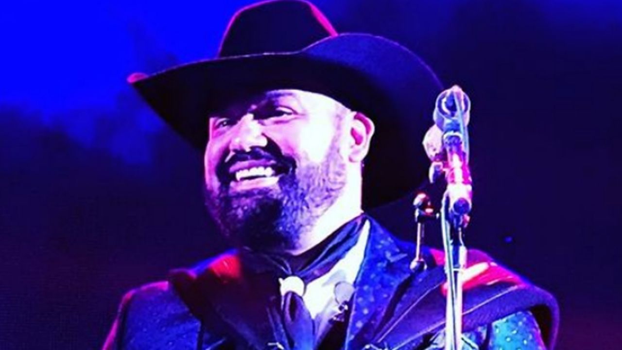 Vocalista de Intocable aclara la polémica de su vacunación: “No fue por palancas”