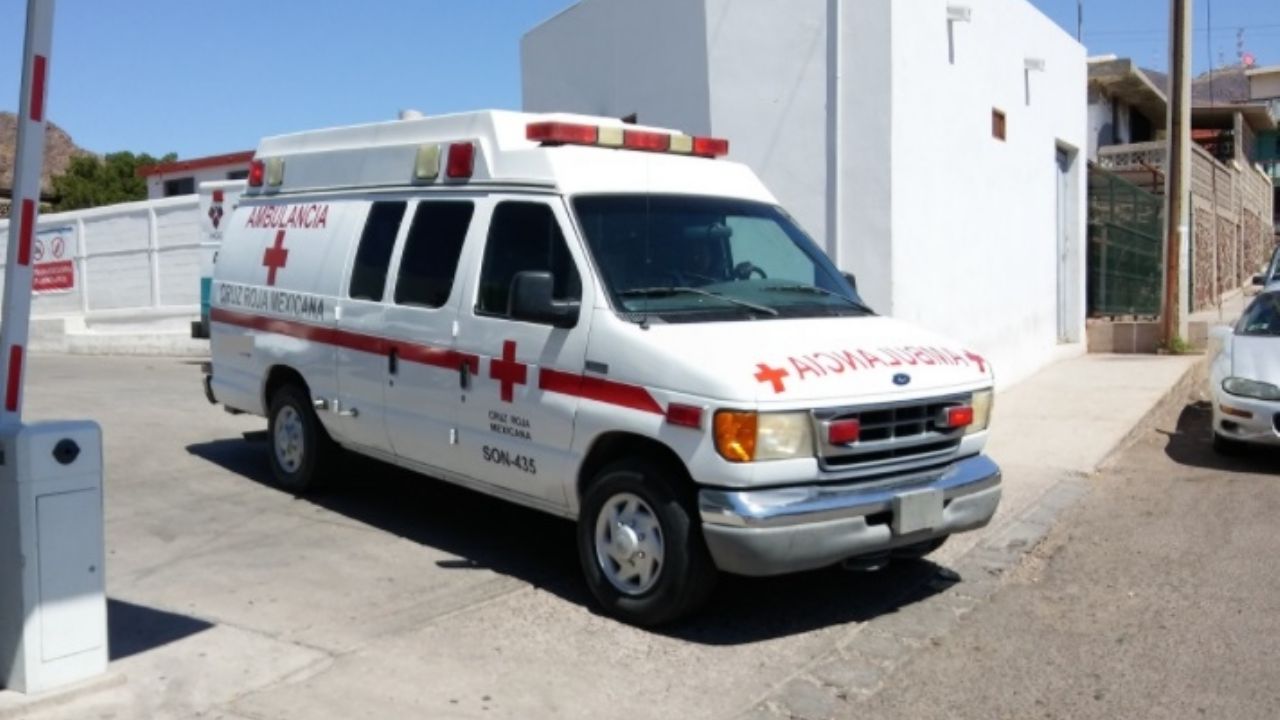 Paramédicos llegan al sitio