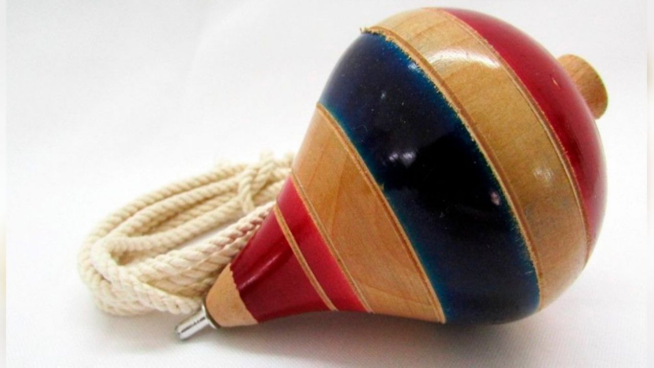 VIDEO: Artesano se vuelve viral por la elaboración de un trompo de madera