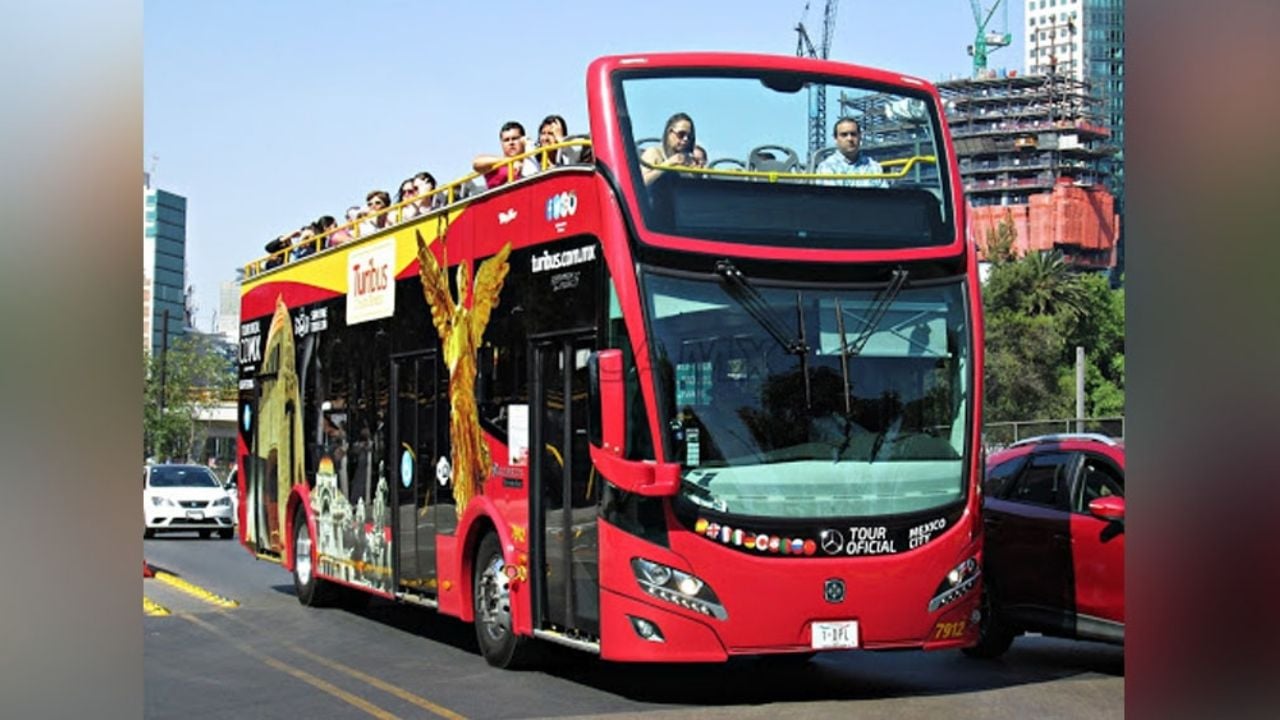 Turibús de la Ciudad de México trasladará a usuarios del Metro en sus unidades