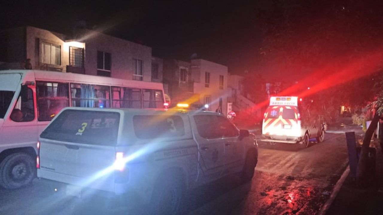 Autoridades llegan al sitio del crimen