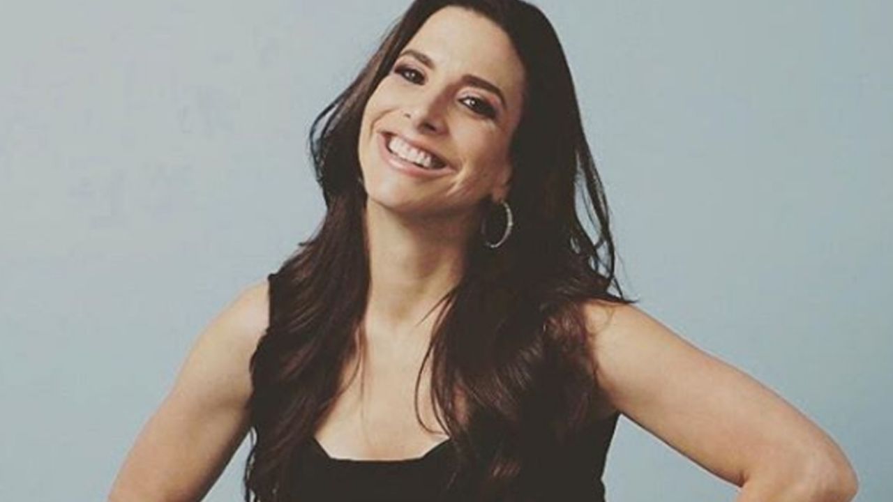 Verónica Toussaint revela que unos fans la sorprendieron al componerle su propia canción