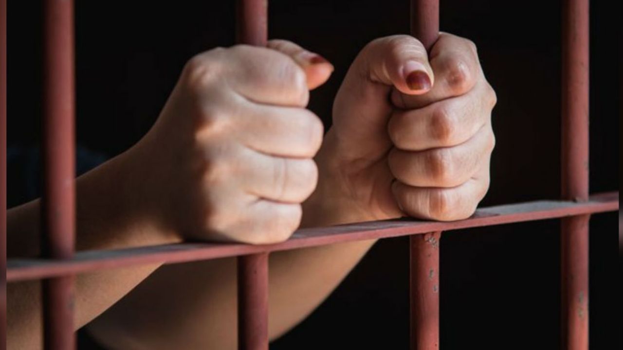 Mujer con condena de 99 años por supuesto asesinato de un bebé, sale libre