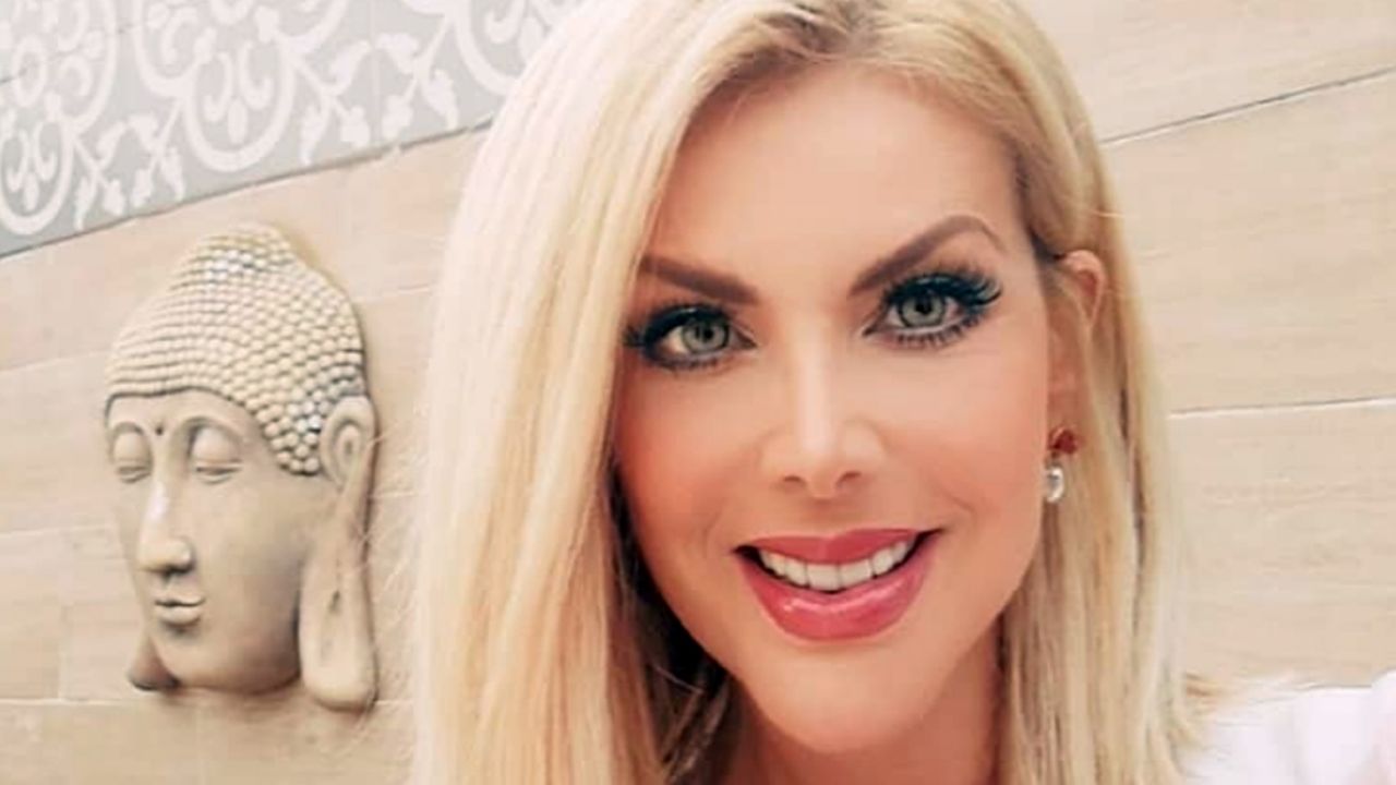 VIDEO: A sus 53 años, Lorena Herrera presume jovial apariencia desde la playa