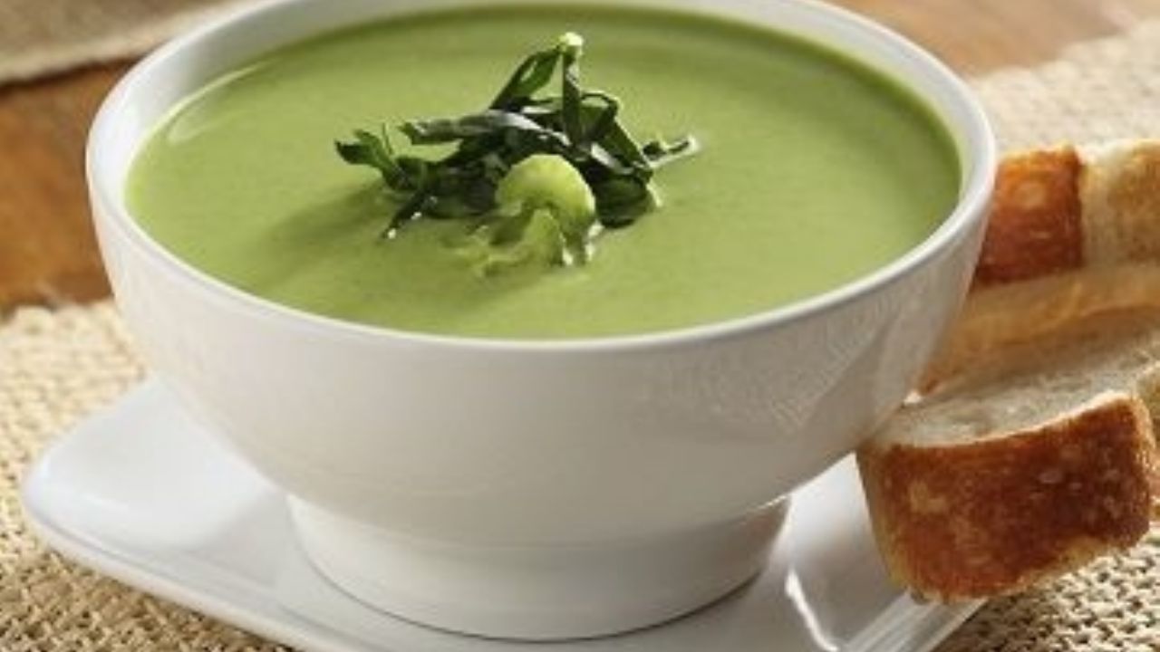 ¡Ideal para una tarde en familia! Prepara esta deliciosa crema de espinaca con jocoque