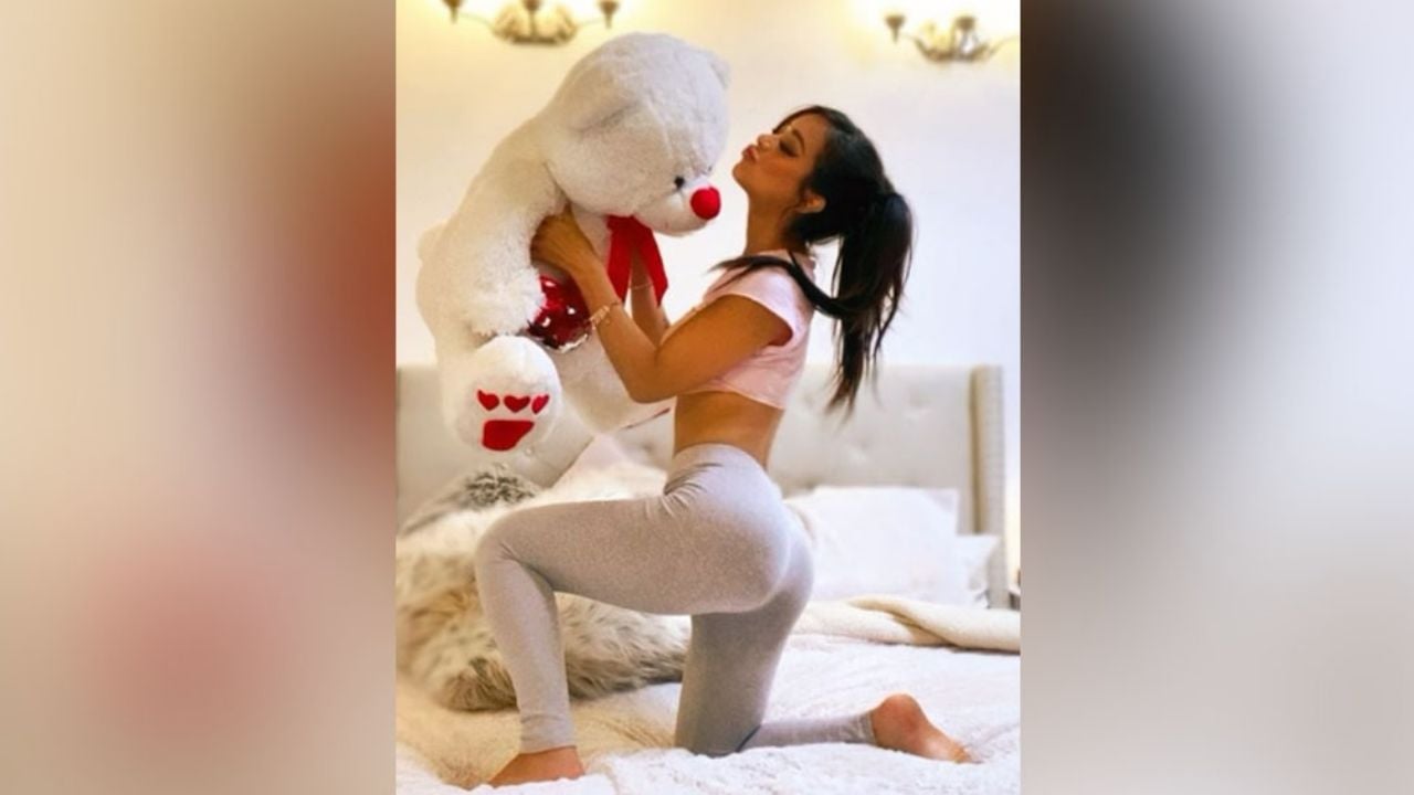 Caeli hace estallar redes sociales al exponerse como nunca desde su habitación