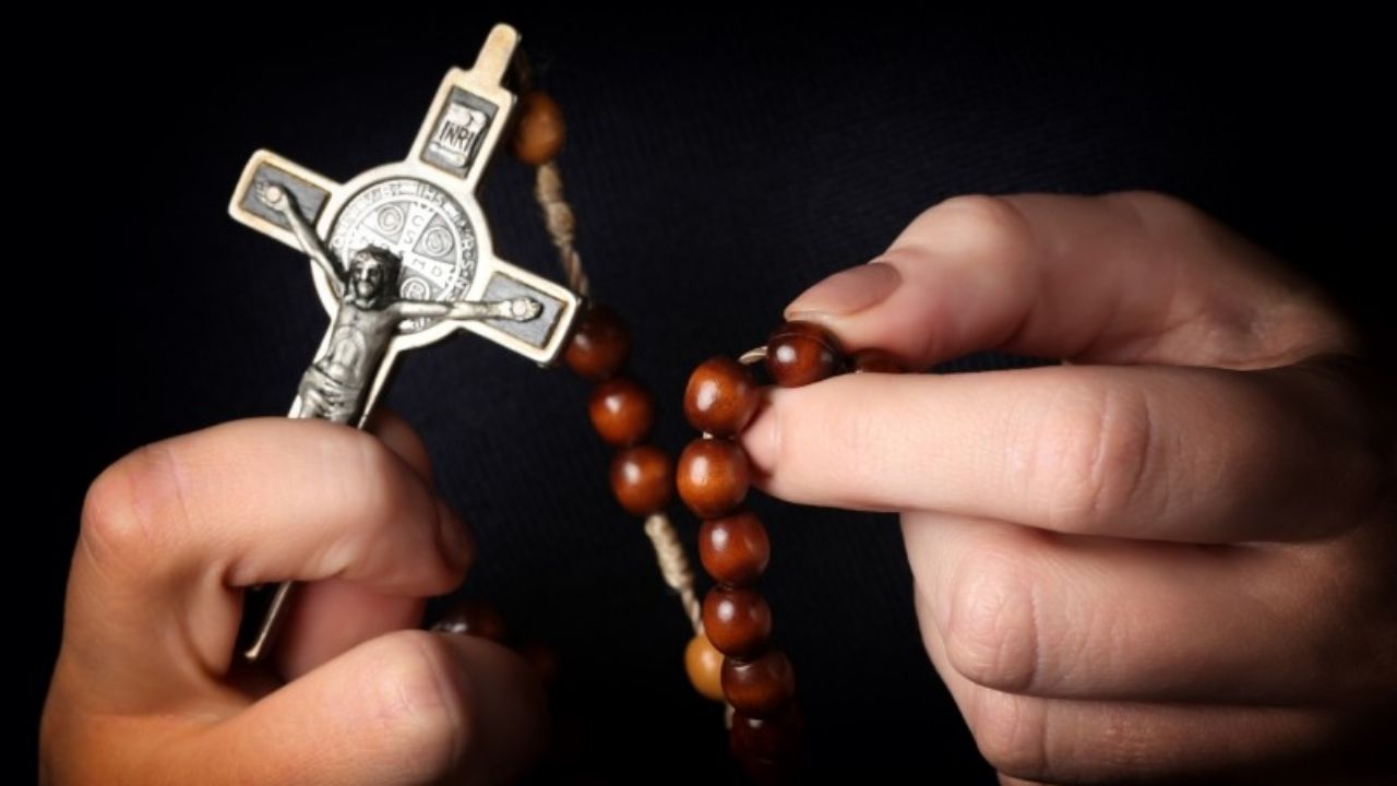 Brutal exorcismo: Matan a golpes a niña de 9 años; su madre creía que la poseyó el diablo