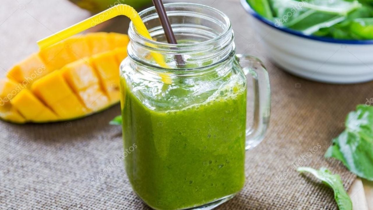 Siéntete mucho más ligera gracias a este rico smoothie de mango con espinaca