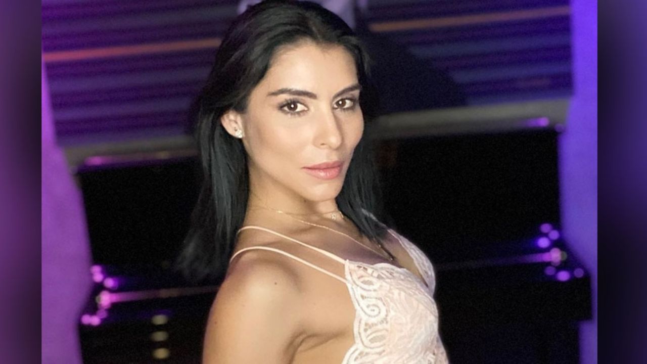 Detrás de la ventana, María León acalora redes sociales al presumir su pijama